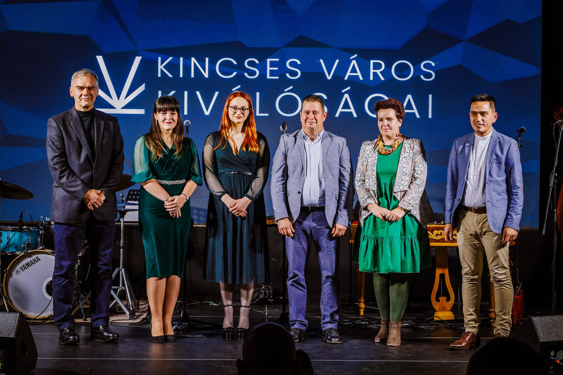 A Kincses Város Kiválóságai 2025-ös díjazottjai a gála színpadán